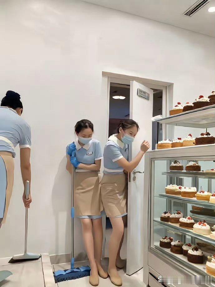 好利来员工曾是落选空姐，难怪身材出众。 