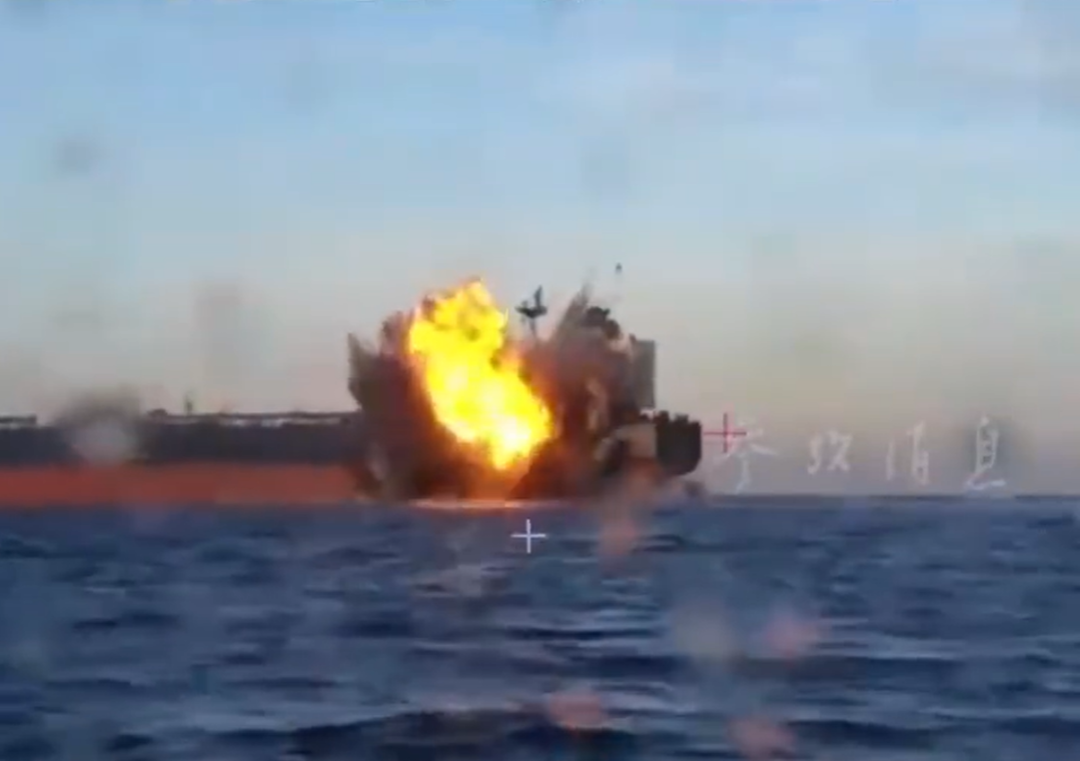 乌方称用“海婴”无人艇袭击两艘俄“影子舰队”油轮，消息人士称油轮严重损毁无法使用