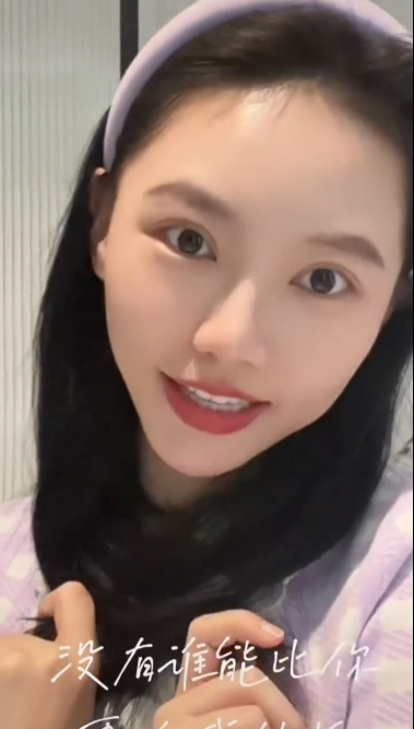 贺敬轩好清透的声音谁能不爱贺敬轩的声音！！真的是会感觉到如此清透的声音带给我们的