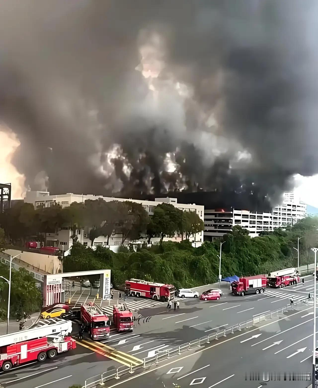 深圳坪山比亚迪车库起火刷屏，官方通报已扑灭、无人伤亡，起火点为试验报废车专用区。