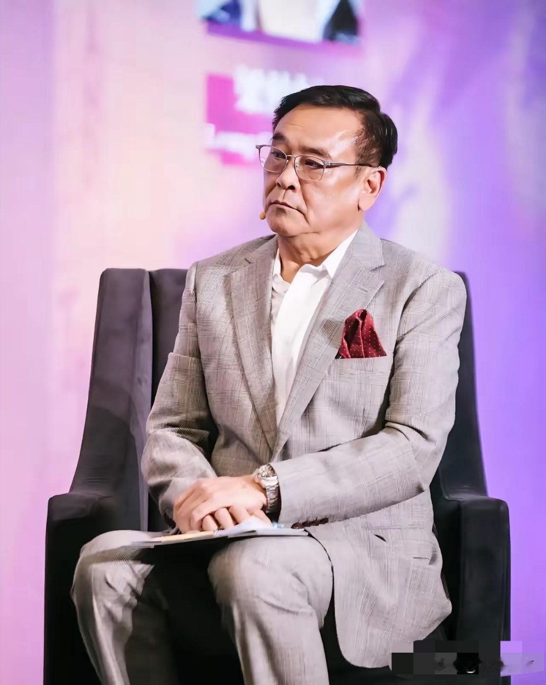 如果世上有后悔药，最先抢着吃的肯定是尔冬升。他千不该万不该，不该三年前看完《给阿