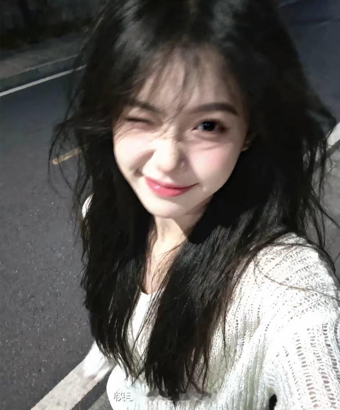 我最喜欢的是天天刷手机，天天去旅游，是我人生最大的梦想