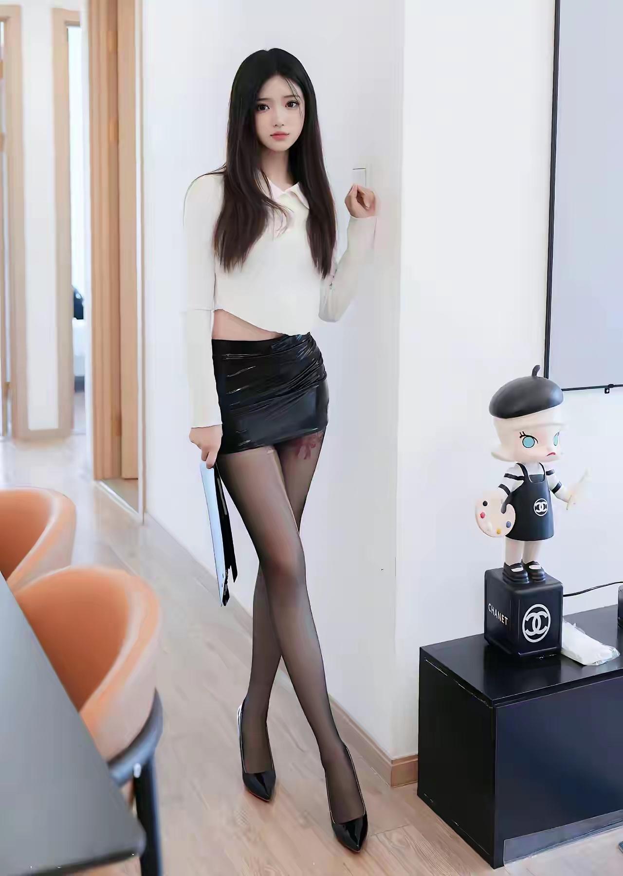 丹唇未启笑先闻