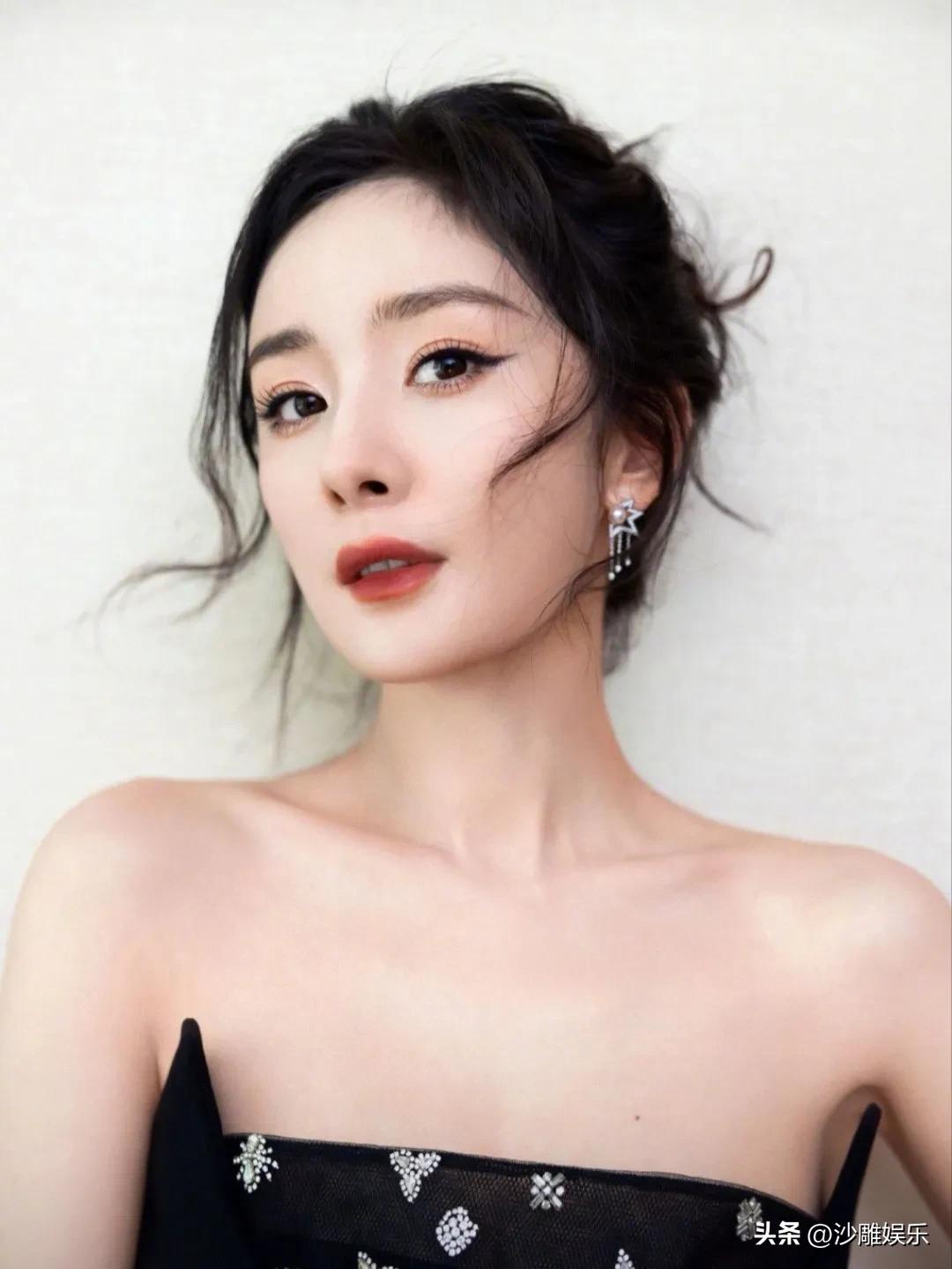 杨幂，正式官宣！

3月30日，杨幂突然在社交平台高调发文，官宣了自己领衔主演的