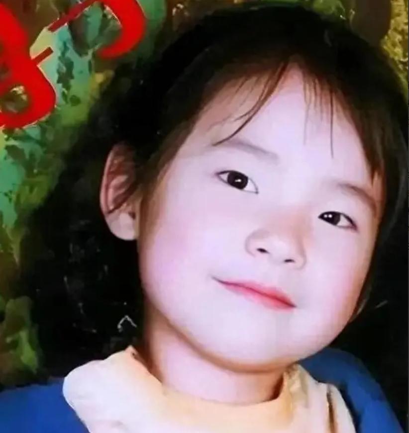 西安一名6岁女童不幸被拐卖，整整九年她隐忍不发，每天背自己的家庭地址，偷偷攒下来