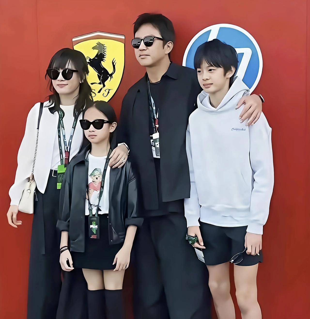 都说子随母女随父，为什么邓超一对儿女，都不像孙俪反而像他呢？
邓超家的基因这事儿