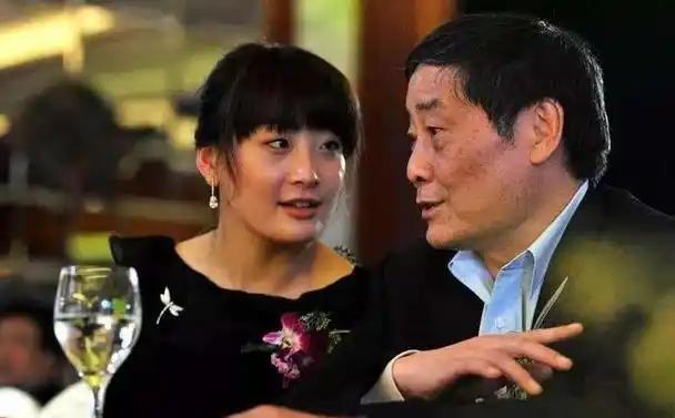 宗馥莉这件事，给所有男人提了个醒：你可以生二胎，也可以出去玩，但是你不该让孩子来