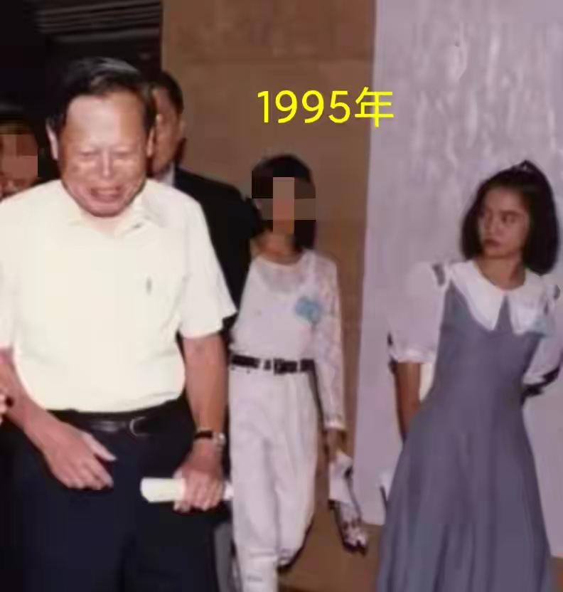 年轻那会的翁帆挺好看的，随便一拍都靓女又淑女。估计杜致礼当时也喜欢她吧，毕竟她长