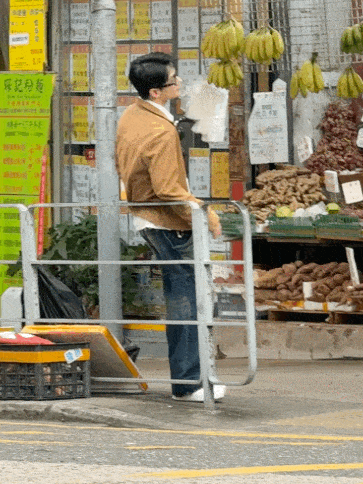 #香港街头偶遇杨洋#港风潮男没错了，帅的毫不费力！ ​​​