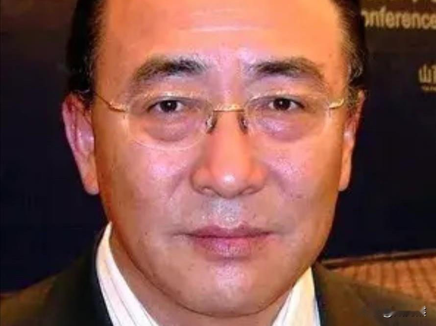 巴图的亲舅舅是宋北杉，是巴图母亲宋丹丹的亲哥哥，曾在山西省等地方任过职，今年七十