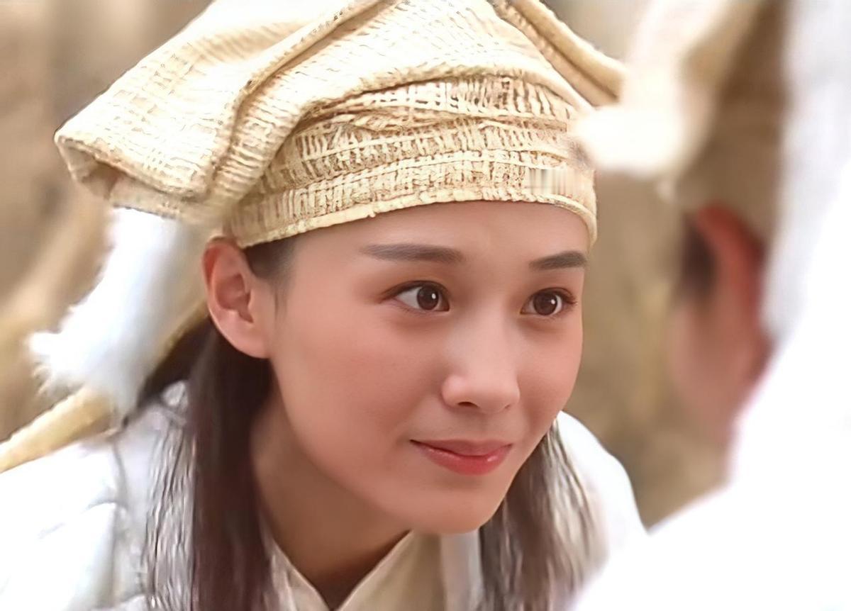 林青霞穿男装挥剑那刻，没人想到她是替天津厂拍的。
1994年，《刀剑笑》不是港片