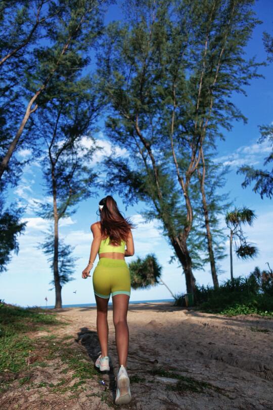 是谁在普吉的海滩边暴汗还能美美拍照？是我！