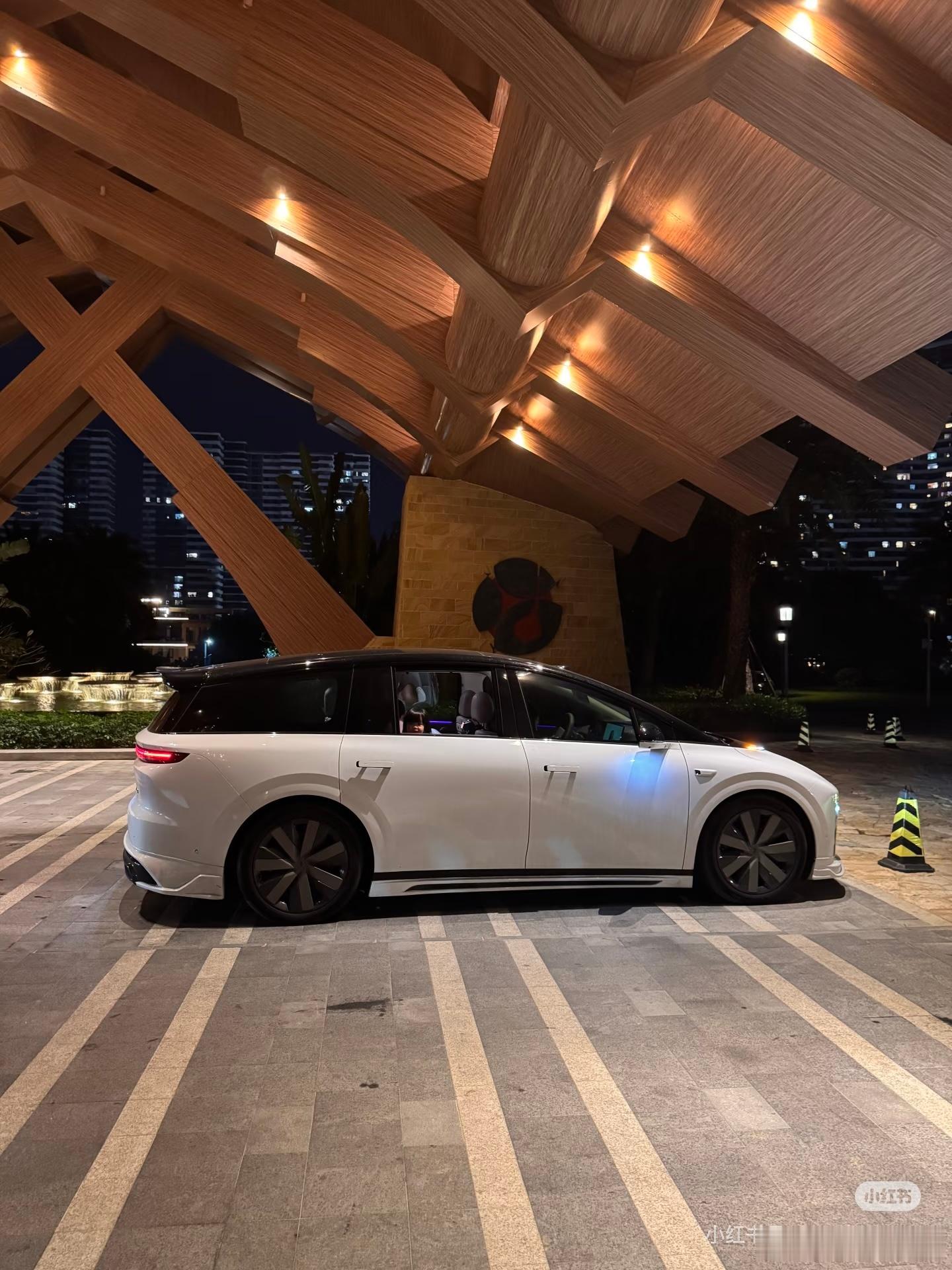 这样的理想i8 是不是很帅！ 