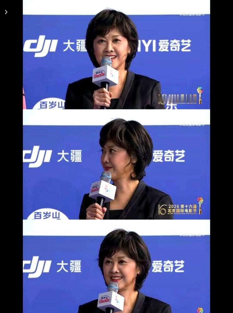 都说岁月不饶人，我看是人太怕岁月。

73岁的“女儿国国王”朱琳，最近一身黑白裤