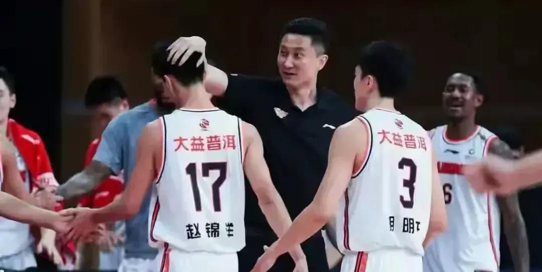 CBA常规赛第五轮战罢，广厦三少发力，客场击败四川，豪取五连胜，反超辽宁登顶积分