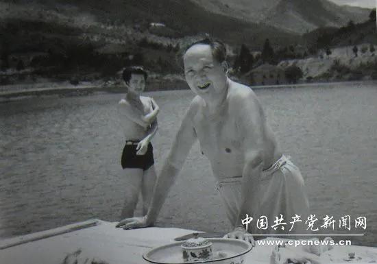 刷到圣贤的友友请停留两秒，为圣贤送上一个小心心[比心][比心][比心]
四卷雄文