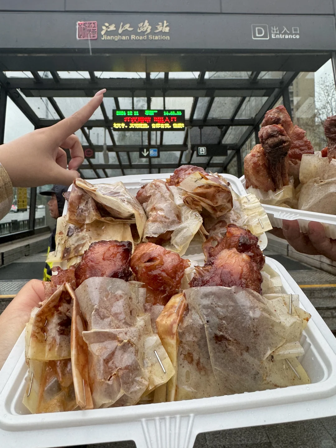 记住这个地铁站！！来滨江要去吃！！！