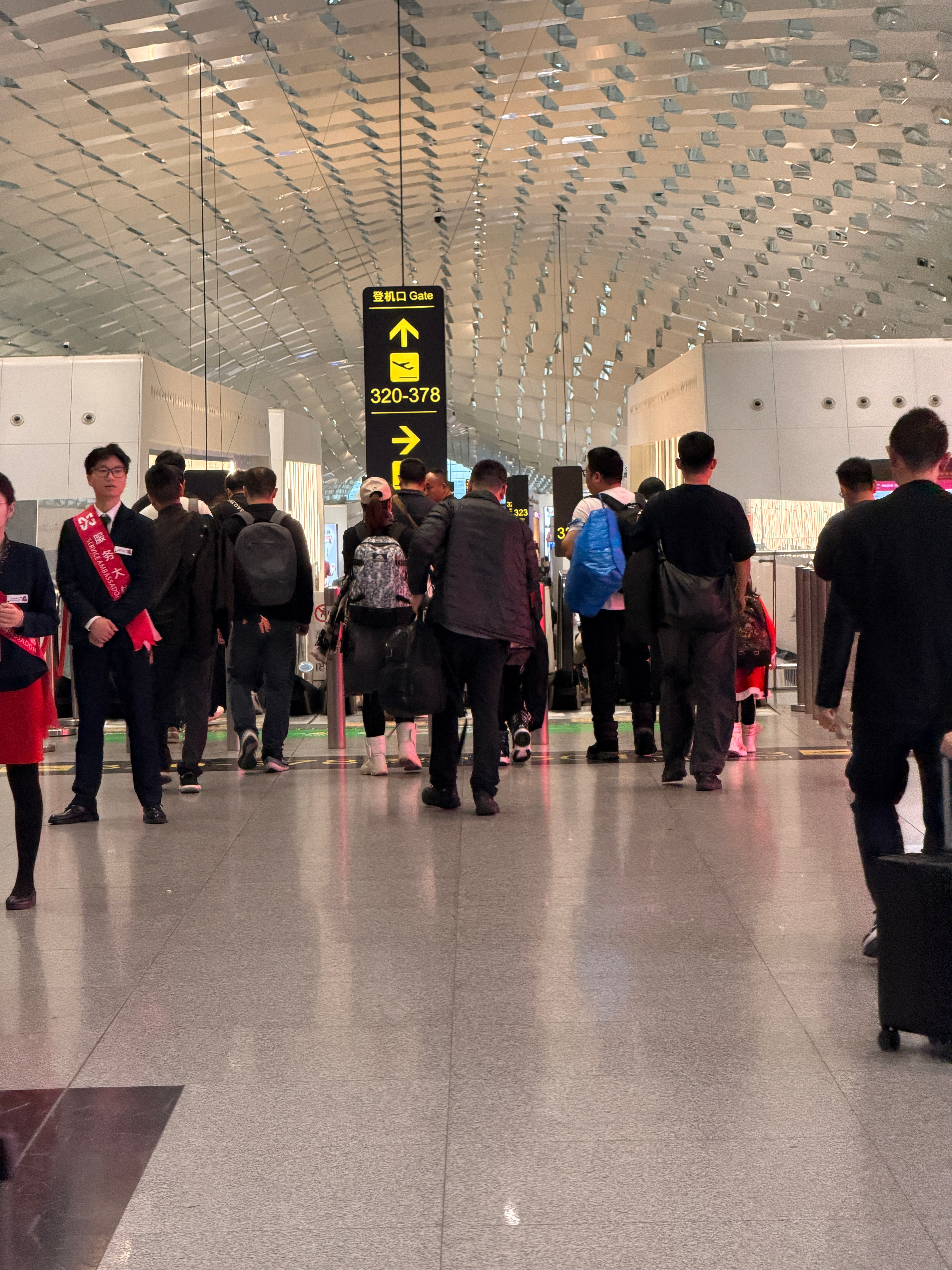 早超勤奋的深圳人！这才7点，宝安机场已经全是人～ 深圳·深圳宝安国际机场