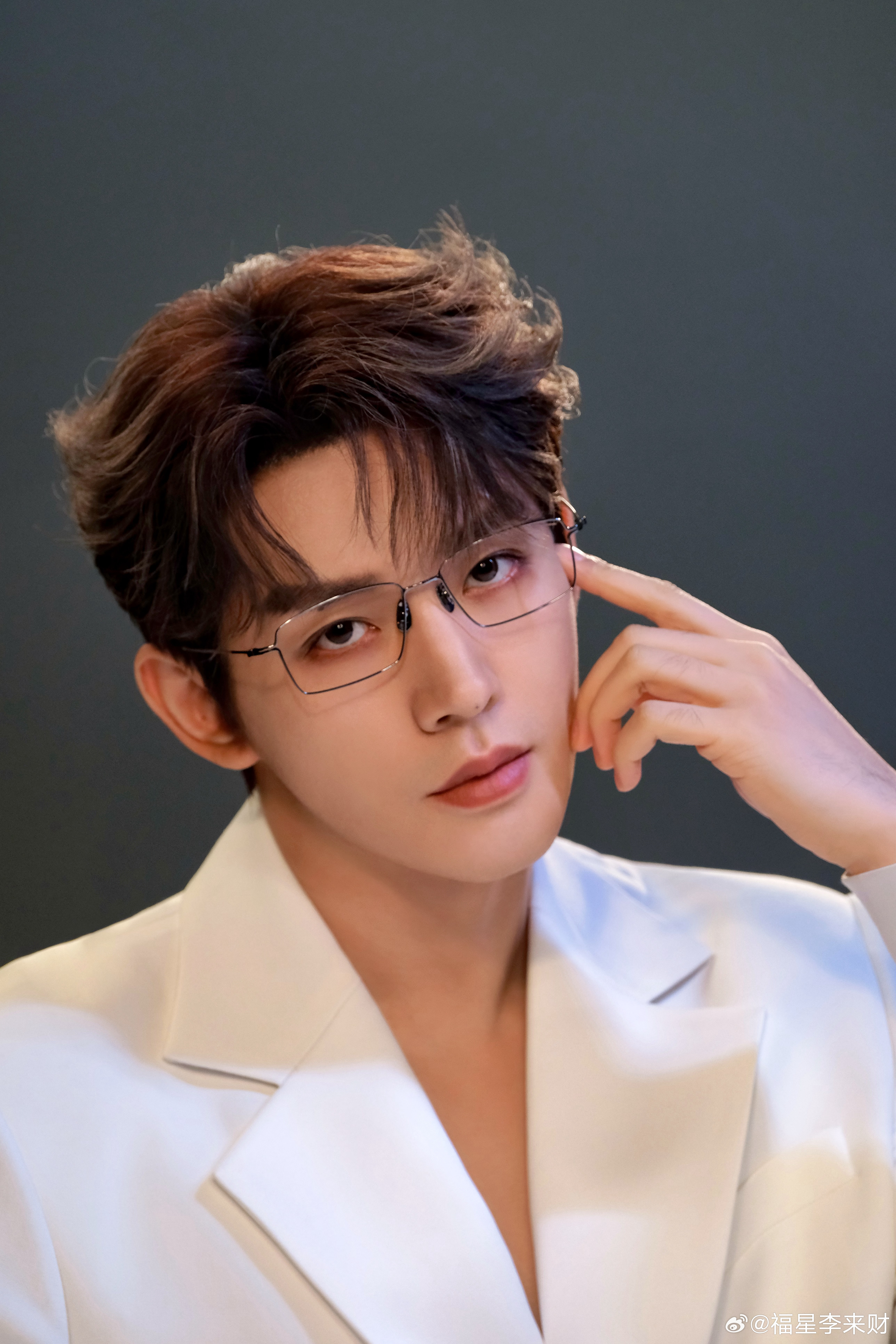 邓为戴银框眼镜太夯了 斯文败类天花板！邓为戴眼镜也太有魅力，越品越帅😎 