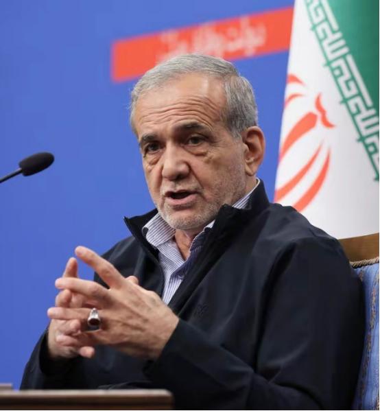 一觉醒来，风向大变！伊朗总统遭到内部严重质疑。伊朗总统佩泽希齐扬在对外发表讲话中