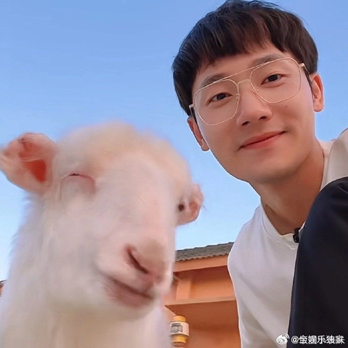 蒋敦豪对你的想念只增不减蒋敦豪发文祝晴天生日快乐 今日，蒋敦豪借大晴天，把积攒的