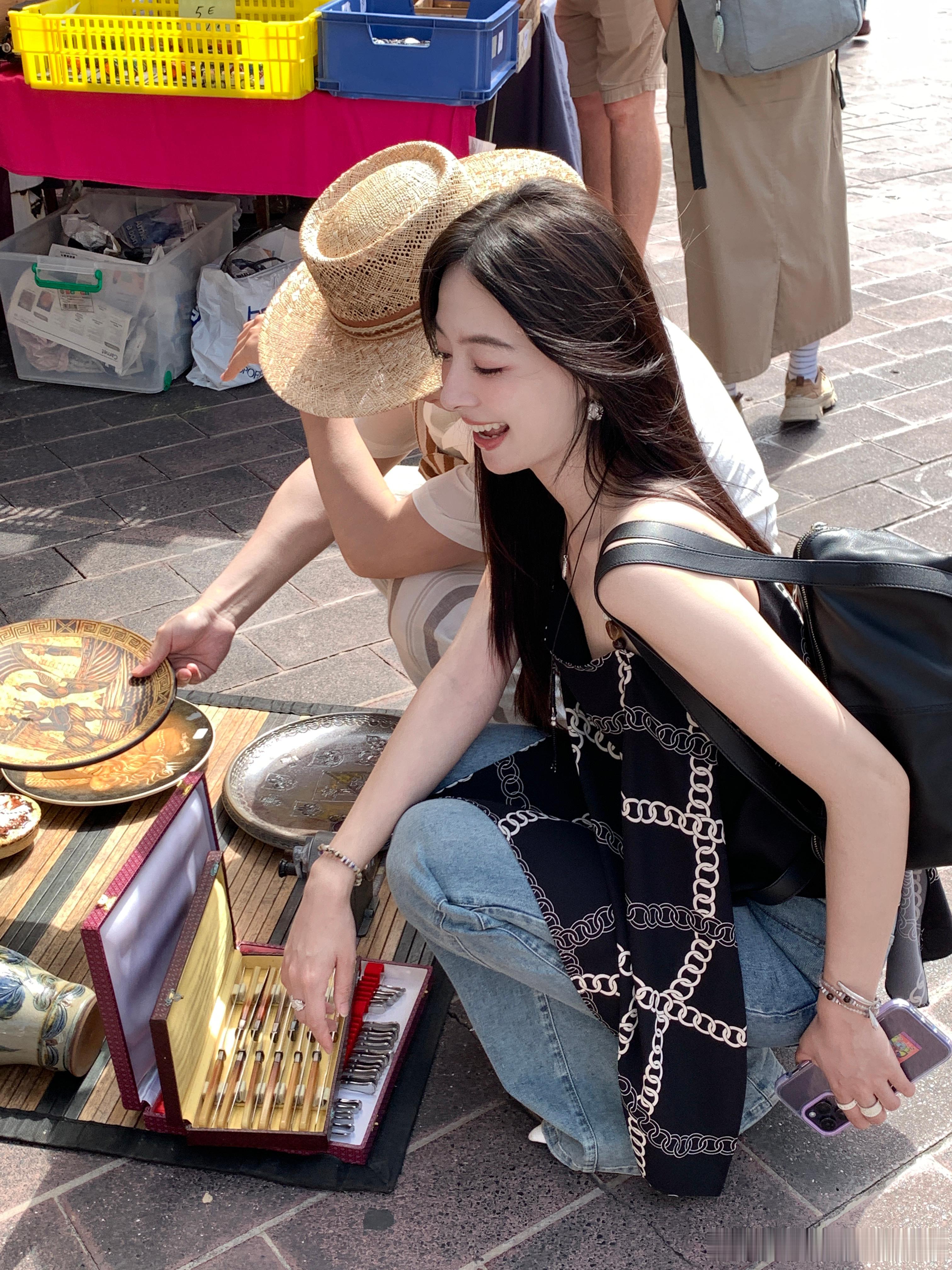一周一次的中古市场我们两个中古控怎么会错过！我啥也没淘到，我老公买到了一个图4你