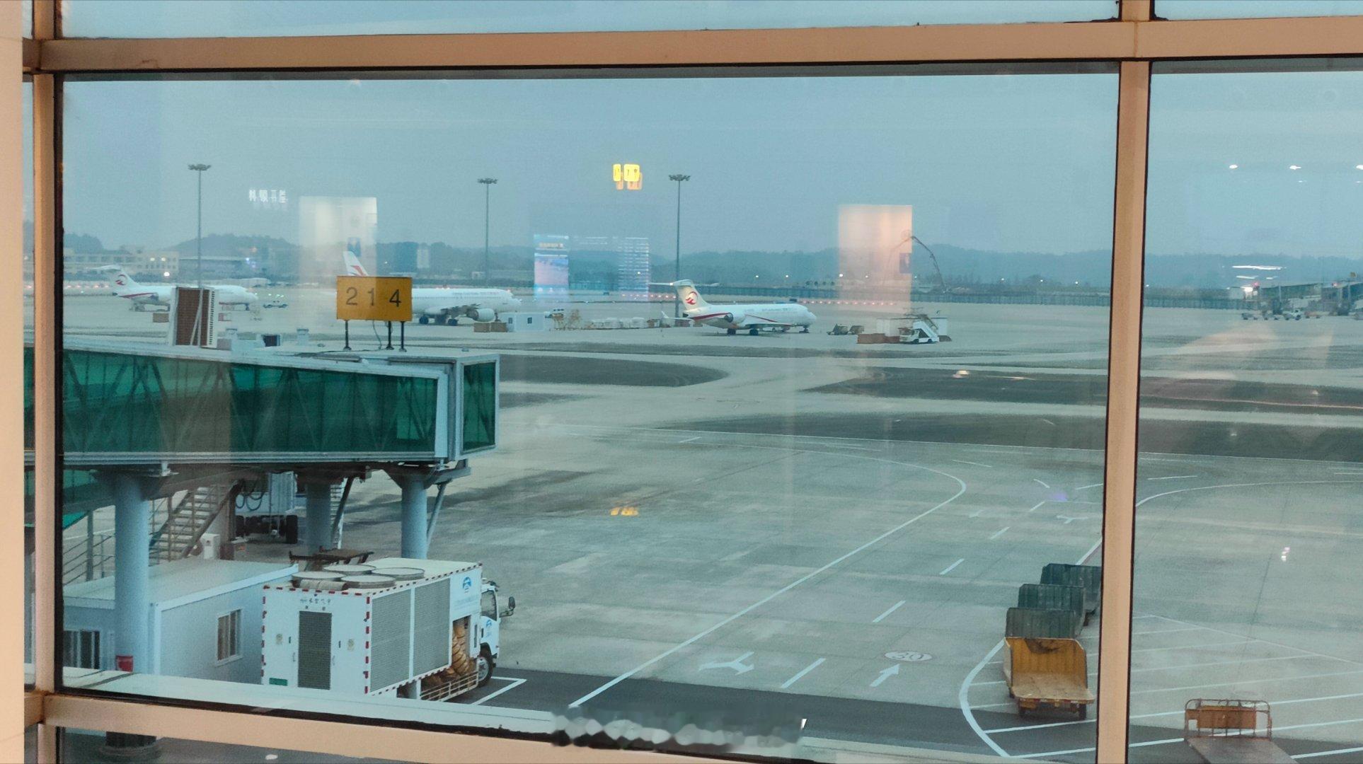 北京暴雪啥？咋就暴雪了？我今晚降落北京，会不会影响落地？不会给我迫降到其他地方去