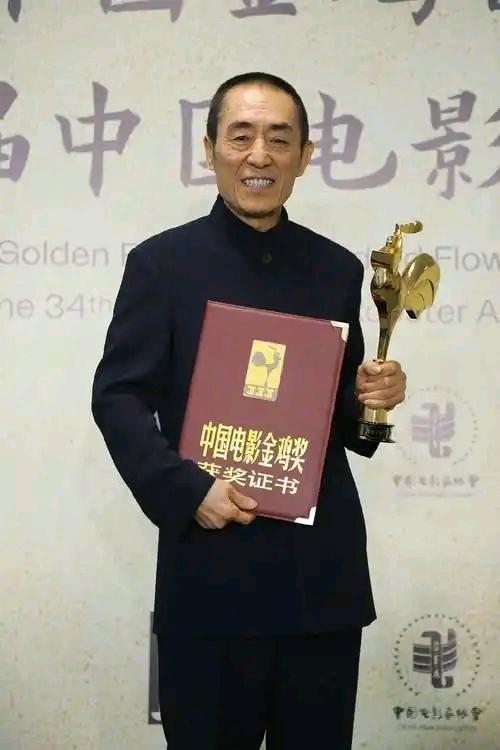 近日，娱乐圈再掀波澜，向太在公开采访中爆料了张艺谋与巩俐之间鲜为人知的情感细节。