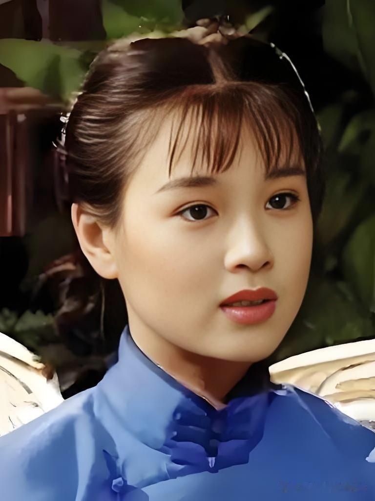 赵明明，90年代荧幕女神，温婉如玉、明眸皓齿。从《汉宫飞燕》到《蝴蝶兰》，一颦一