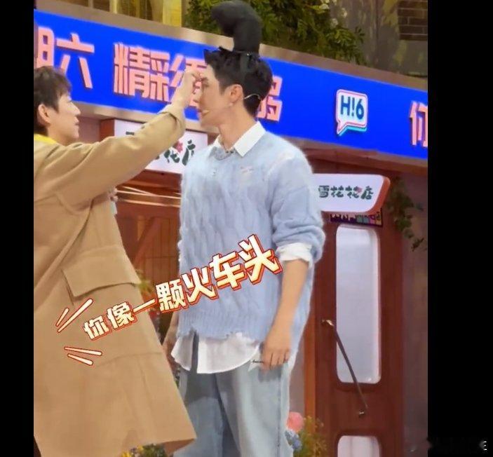 #田嘉瑞cos哪吒# 太惊艳了！田嘉瑞cos哪吒的造型如同闪耀的明星，惊艳四座。