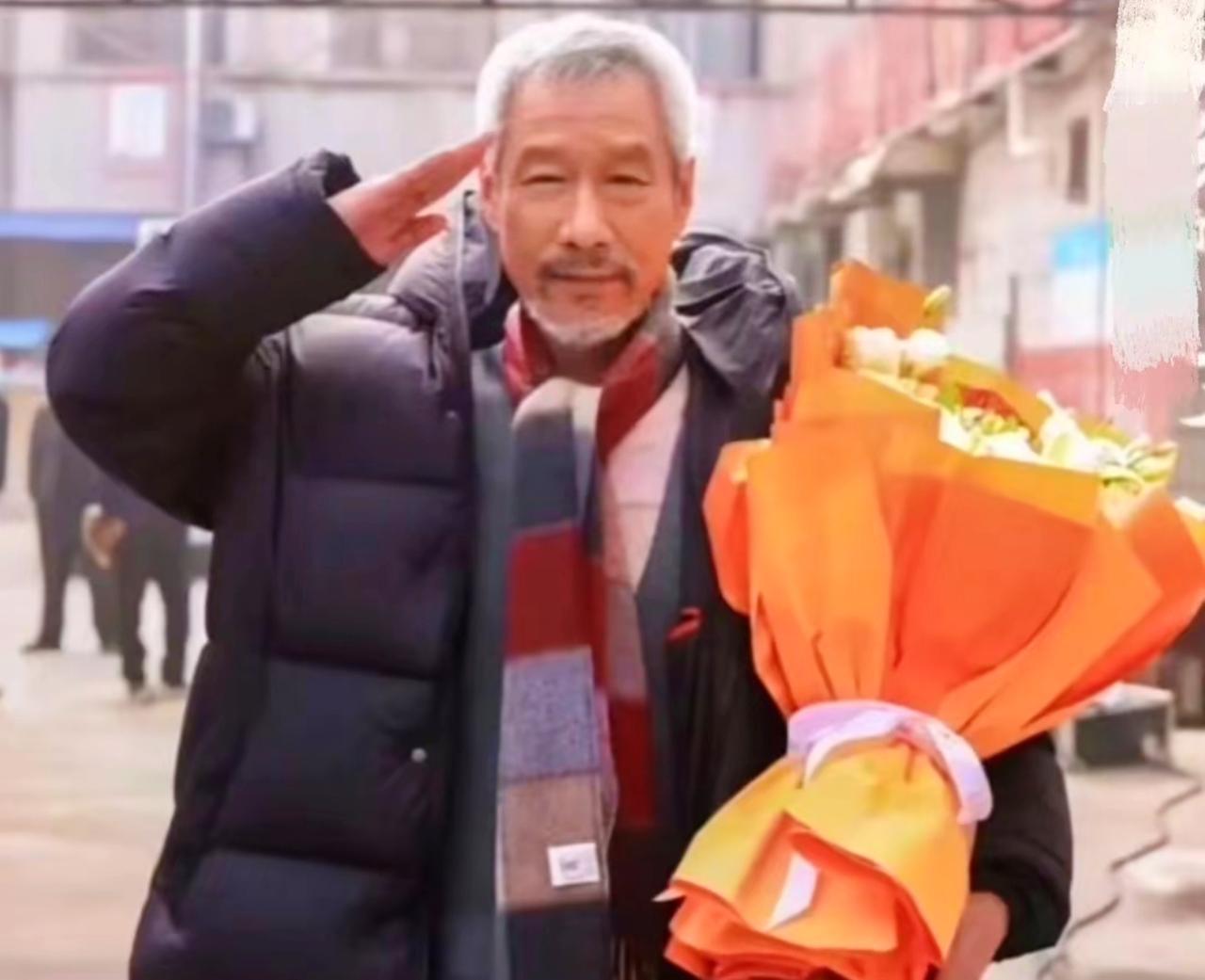 刷到刘佩琦的新闻真是气到肝疼。
国家一级演员掏心掏肺养了侄子二十年，最后被反咬一