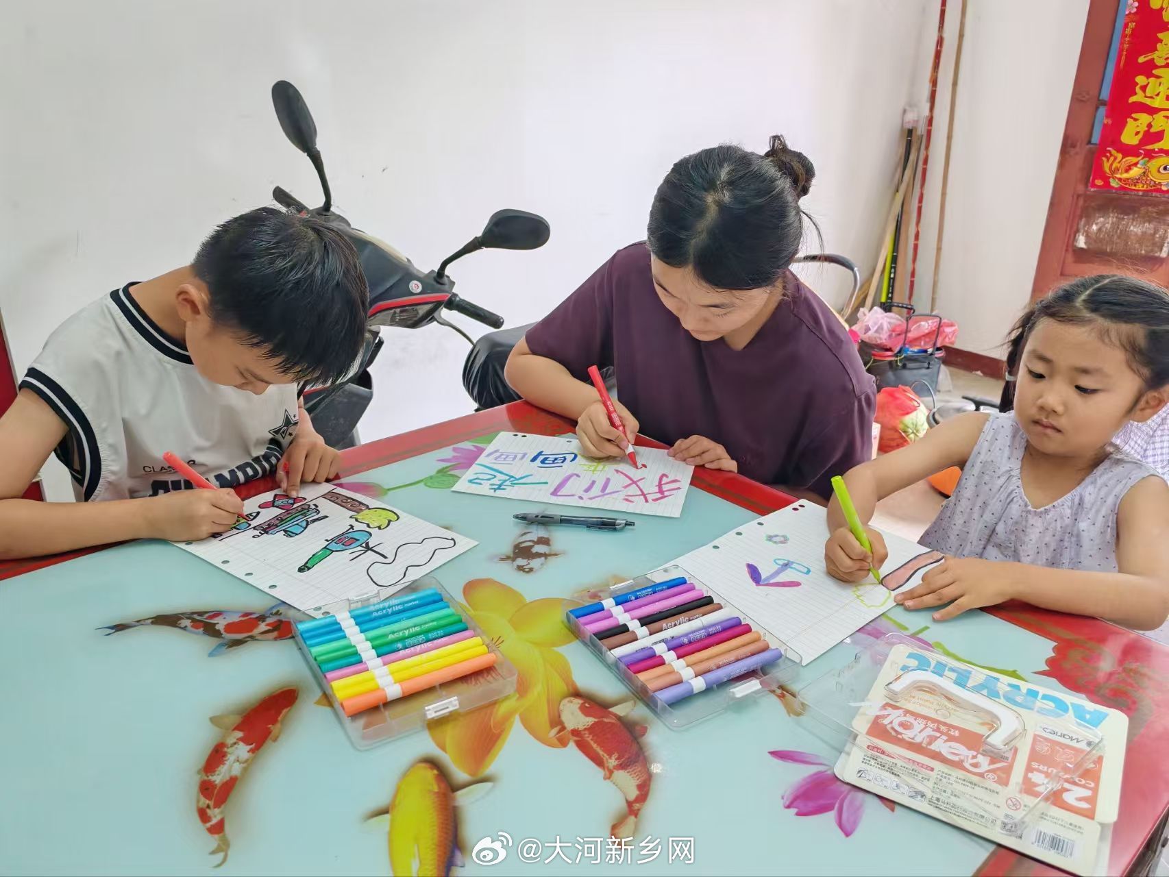 曲师大学子开展暑期社会实践曲阜师范大学 【巧手绘童心，筑梦暖乡情】       
