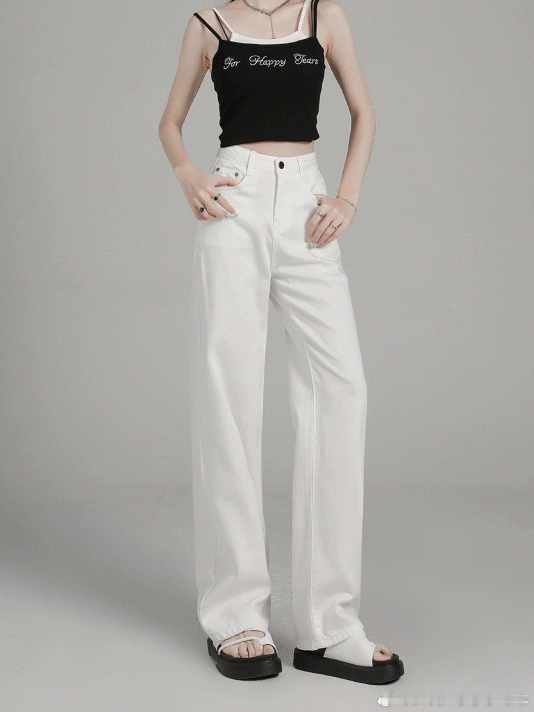 白色m码裤子，轻微瑕疵，基本看不见，m码一条，69元要的转账➕地址哦 ​​​