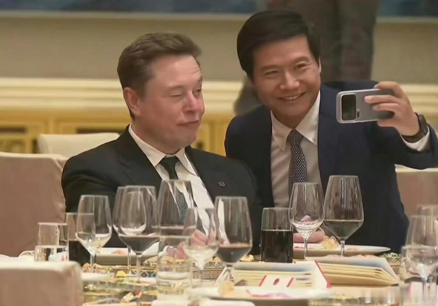 马斯克这是什么表情？