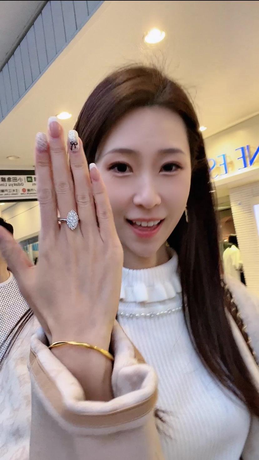 一双有形的大手。下限是掌握自己的命运，上限是？