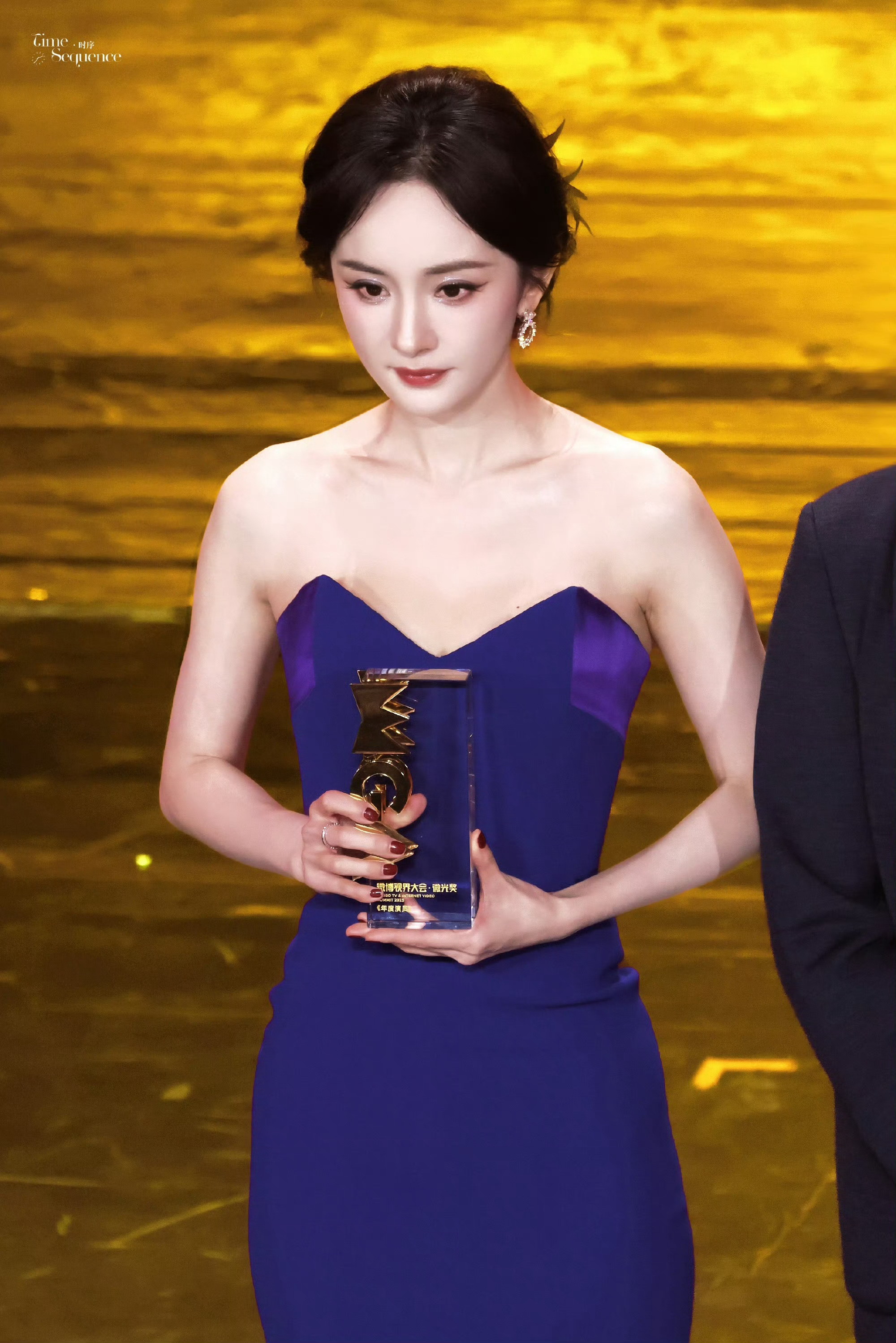 🏆 「年度演员」幂姐，实至名归！未来，我们继续同行！👏🏻杨幂[超话]杨幂现