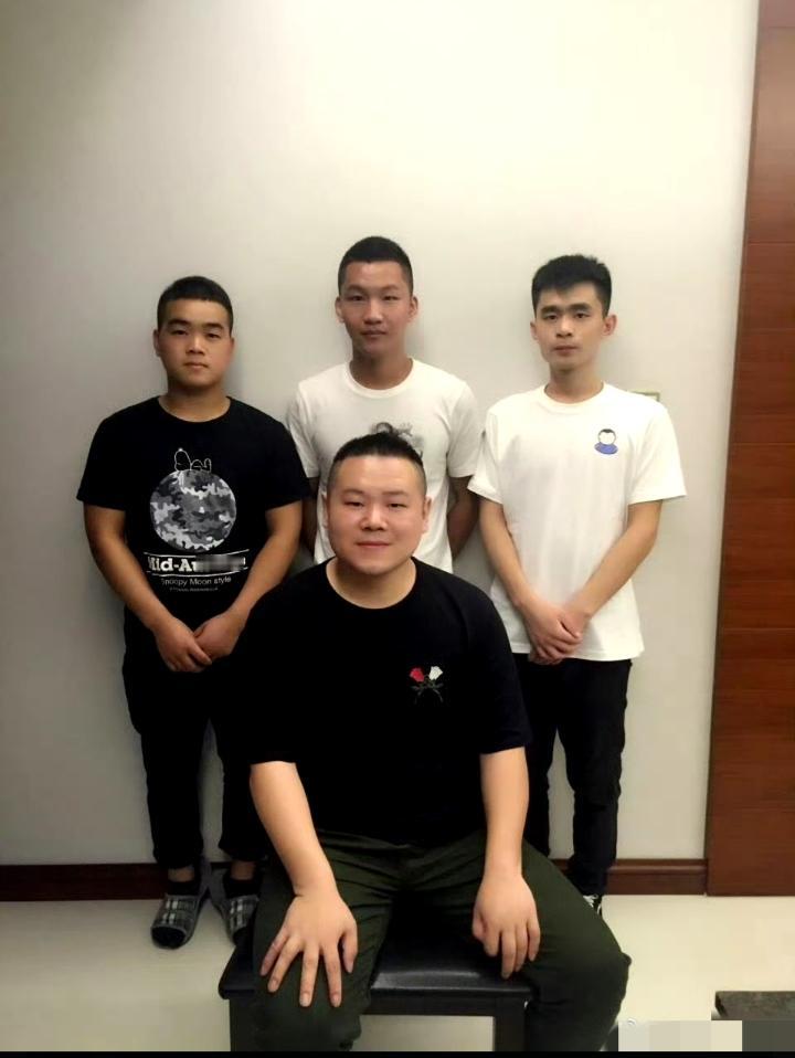 哈哈，爱服不服！岳云鹏都收徒弟十周年了！8月30日，尚筱菊，刘筱亭纷纷发文感谢，
