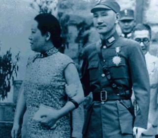 最近有个话题挺有意思，蒋家后人，比如蒋孝严，几次三番地提，想把蒋介石、蒋经国的灵