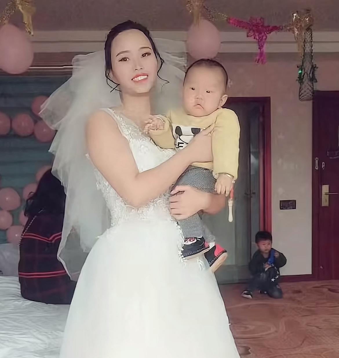 贵州美女陈清艳去世，年仅34岁，生产时羊水栓塞被救回，植物人长达五年！
小姑子贴