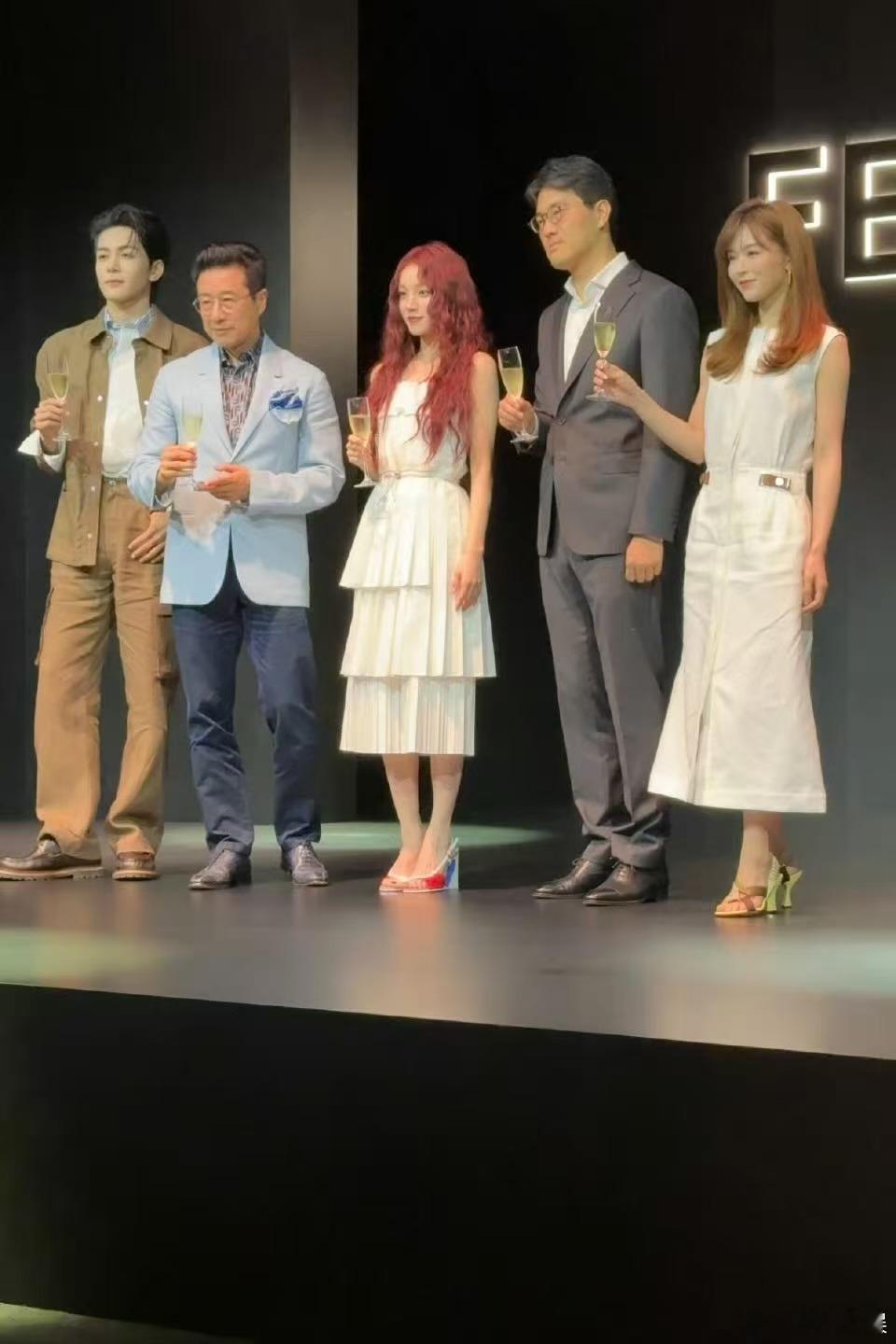 宋雨琦曾舜晞同框合照宋雨琦曾舜晞同台宋雨琦曾舜晞同框合照，不错不错，