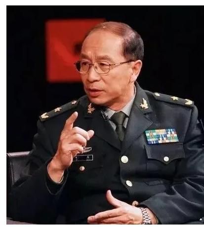 英国记者突然起身，语气里带着一点挑衅：“中国为什么能收回香港？那可是通过合法条约