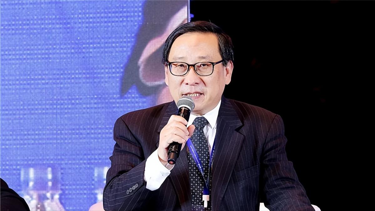 高志凯这回捅破的，不是"日本右翼有多疯"，而是一个更不舒服的事实：日本军政转向已