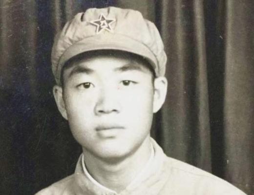 1951年，志愿军张典文擅自朝美军帐篷开了一炮，连长大怒，正要处罚他时，团长紧急