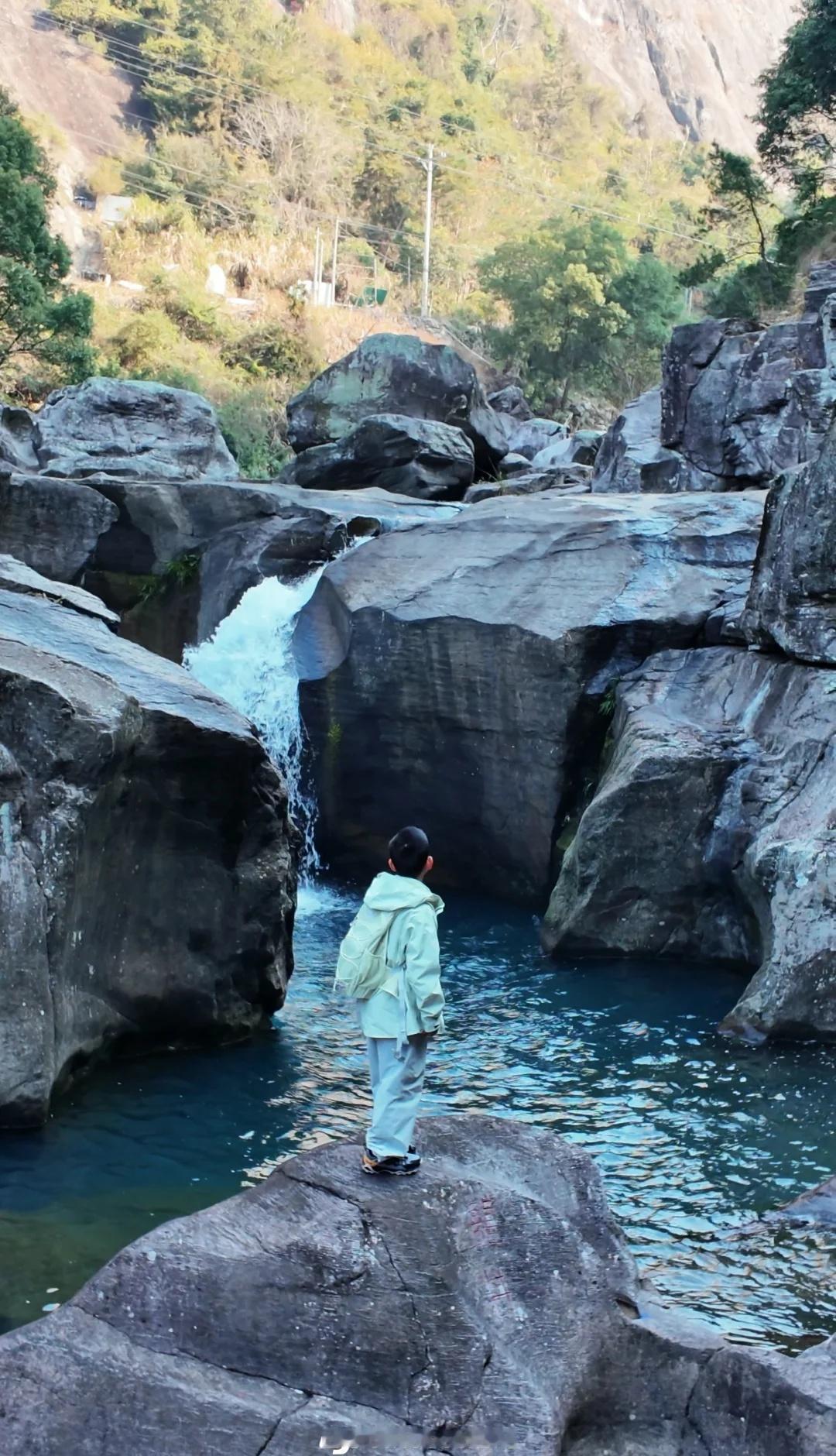 探秘陡门龙井，白垩纪火山岩型雕岩谷⛰️
在永嘉陡门，藏着一处令人惊叹的自然奇观—