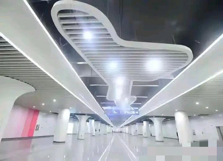 济南火车站北广场虽然小了点，但感觉影响其实不大，因为不需要去地面。


北广场地