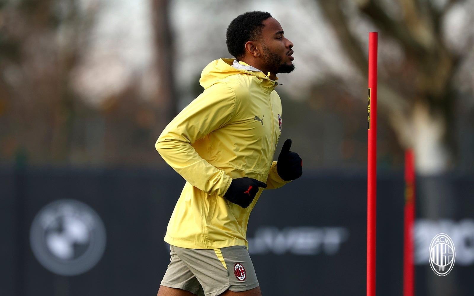 【训练组图】 🔴⚫️ 开启新一轮意甲联赛 的备战工作。💪🏻sempremi