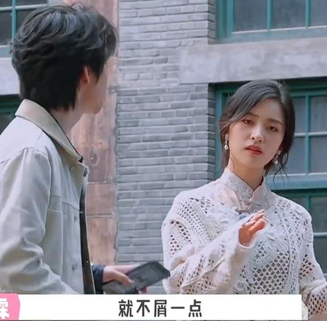 沈月贺峻霖手势舞贺峻霖沈月一个教得好一个学得快 沈月贺峻霖手势舞，贺峻霖沈月一个