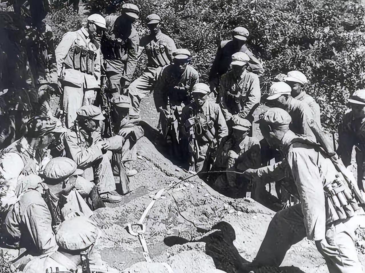 1951年华川阻击战，志愿军8连被困绝地三面是崖，一个安徽兵说我试试，然后徒手爬