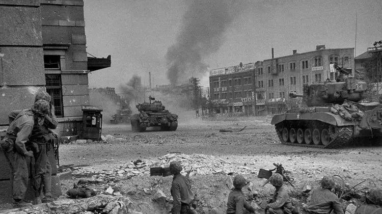 回忆1953年毛主席举办宴会时，为志愿军士兵改名，当场得知“苏吊蛋”后主动帮助取