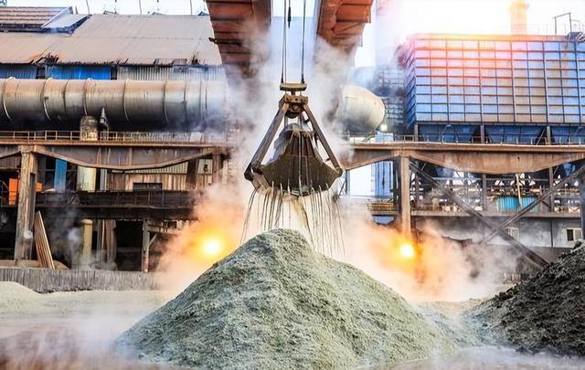 中国稀土战略影响巨大。自2023年12月对镓制品出口管制后，已威胁到美国整支空中